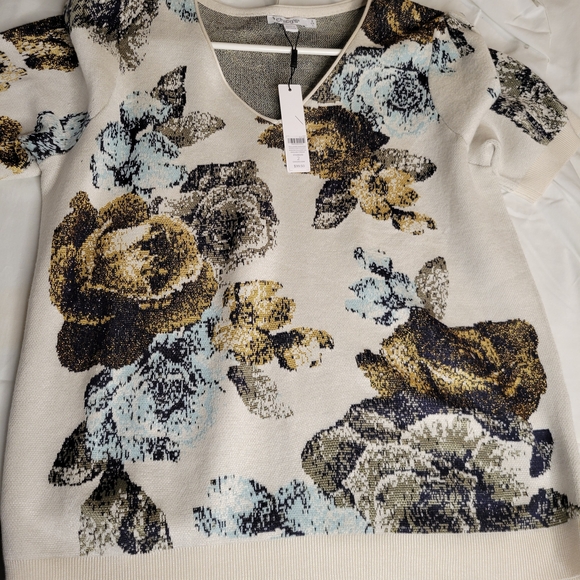 Chico's Textured Knit Top with Floral Design L (NWT) - Picture 4 of 6
